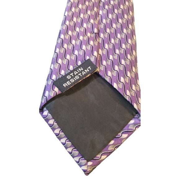 VIntage Van Heusen Mens Necktie Tie Purple Geometric 100% Silk Handmade - Picture 8 of 13